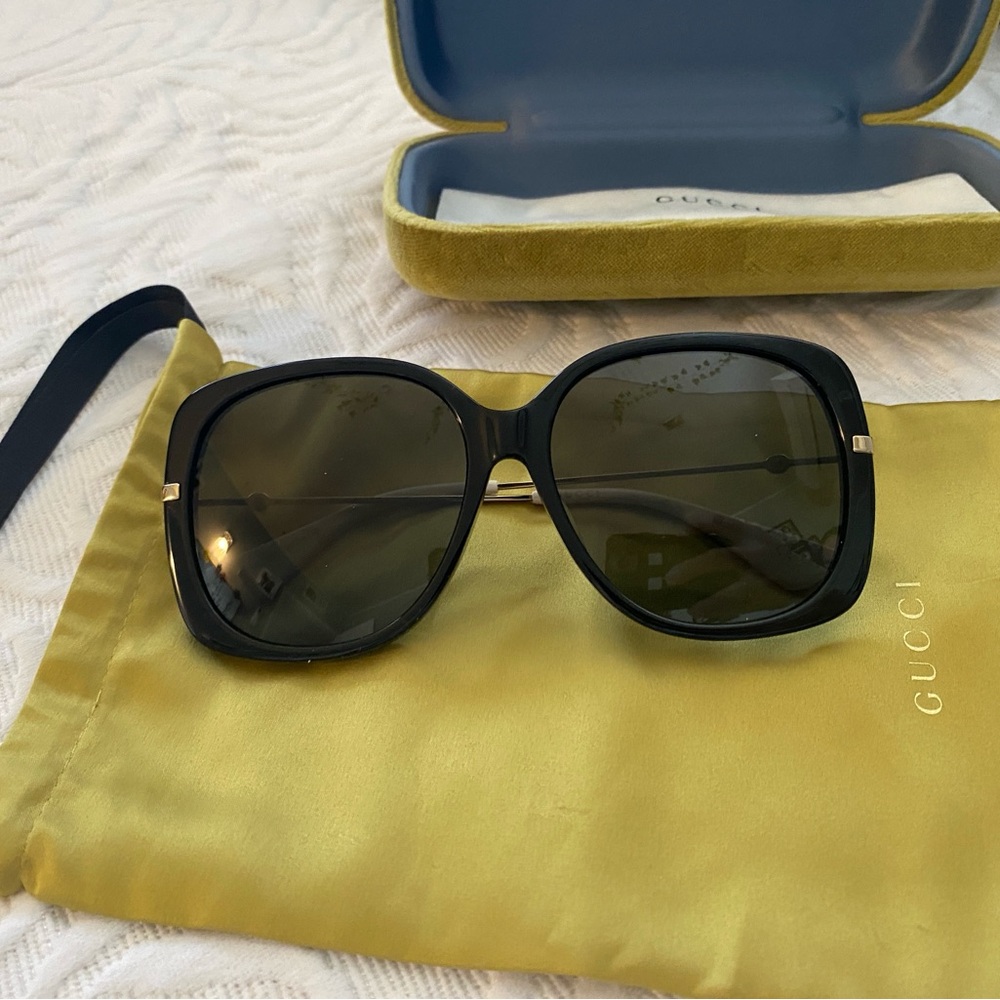 Gucci Black, gold and beige Sunglasses
